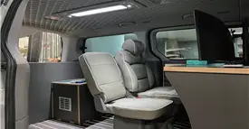 車両内部